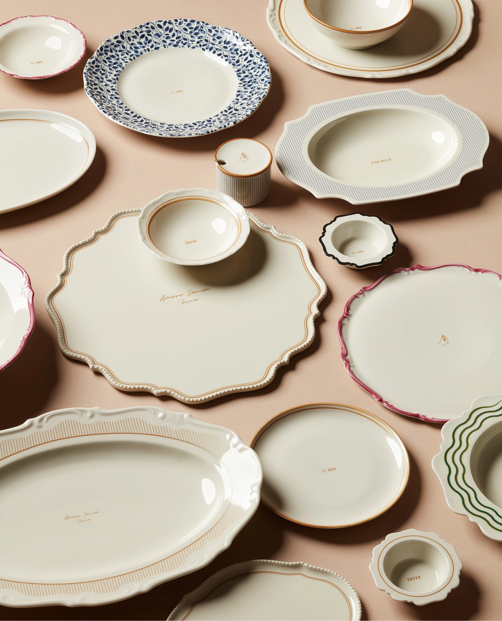 Porzellan-Kollektion von Amore Senza Fine München – verschiedene Teller und Schalen