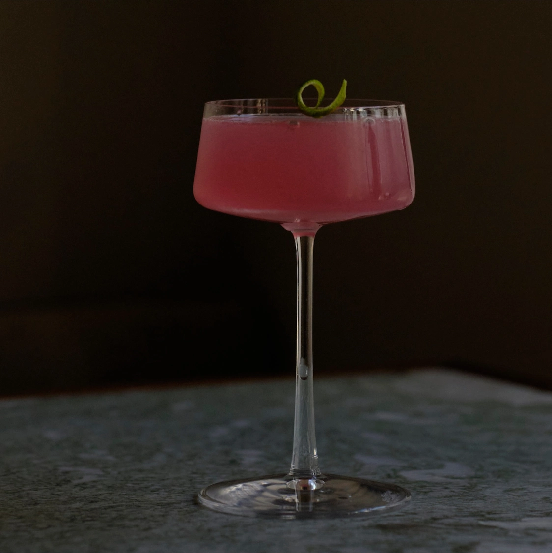 Handgefertigter Cocktail in der Tagesbar Florentine München