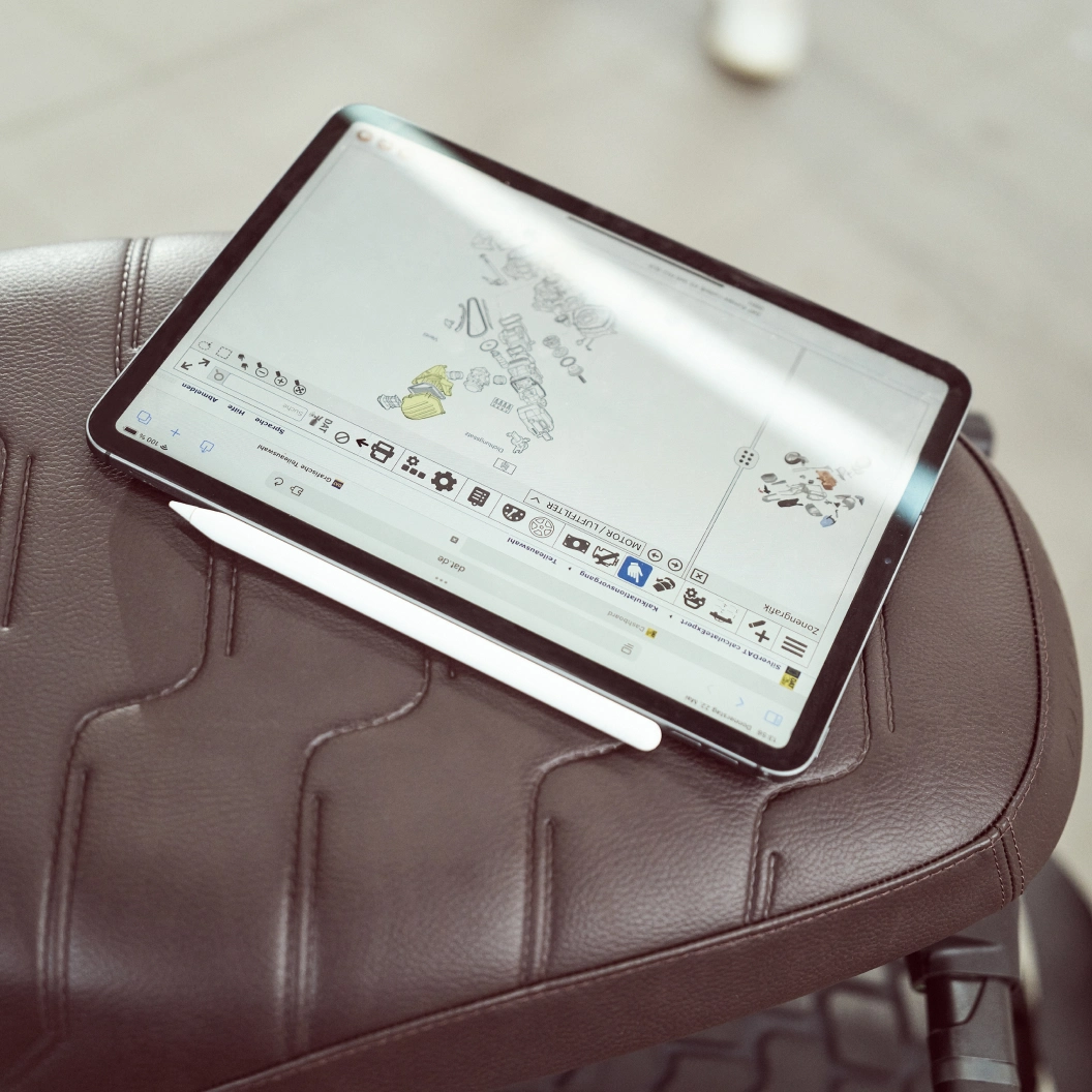 Digitale Schadensmeldung auf Tablet – Webdesign für Kfz-Sachverständige Lotterschmid