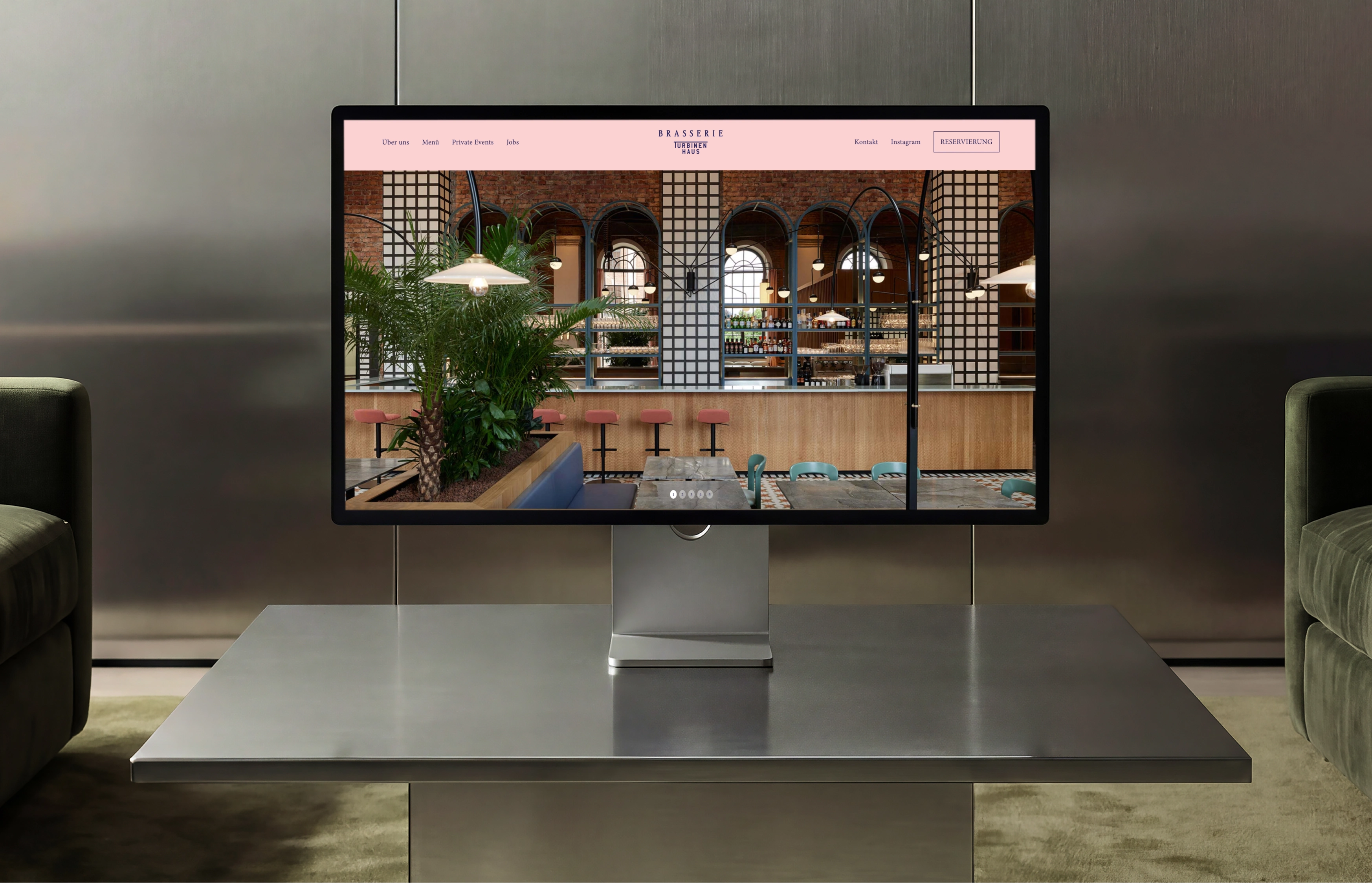 Webflow-Webdesign für Brasserie Turbinenhaus München – Hero-Bereich auf Desktop-Monitor